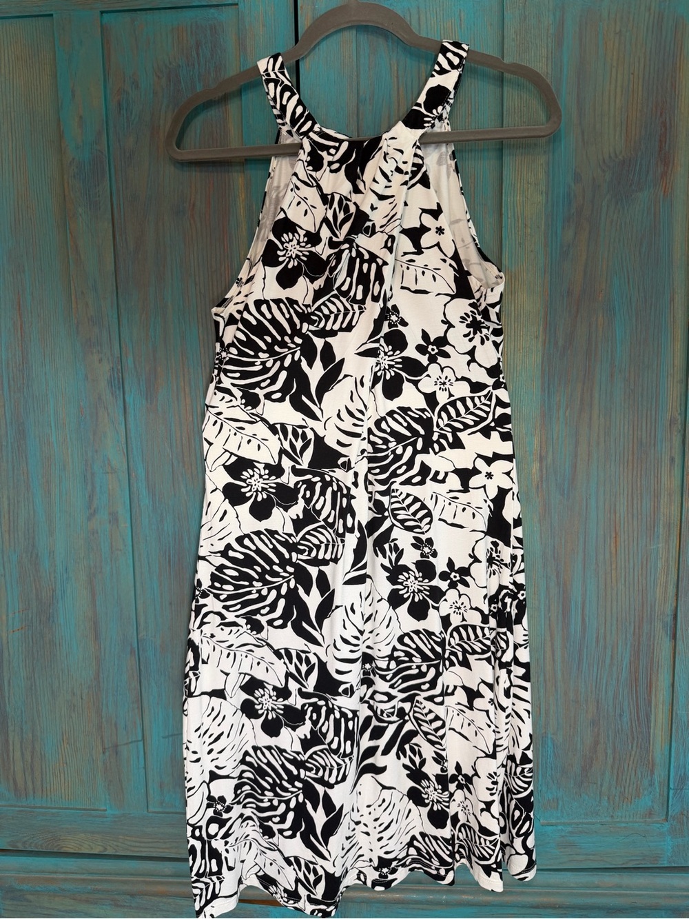 Zen knits Sleeveless Black & White Floral Halter Midi Dress